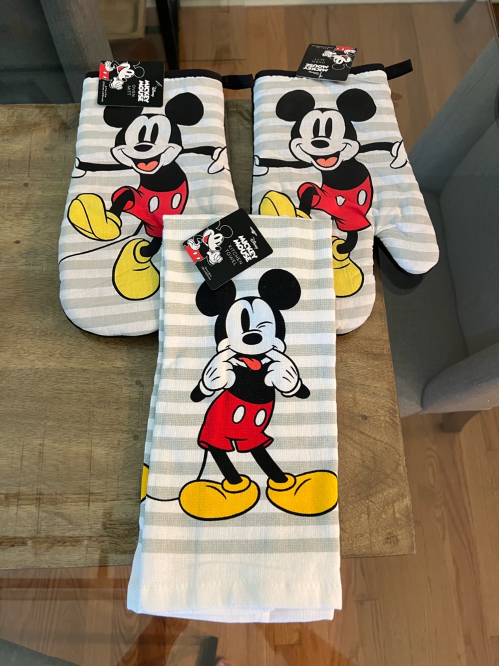 Disney Mickey Mouse Kitchen towel and oven mitts